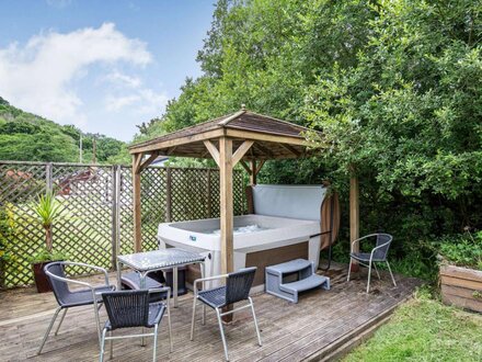 Log Cabin in Whitsand Bay, South Cornwall