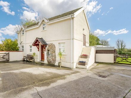 Cottage in Kidwelly 3.5 miles SW, West Wales