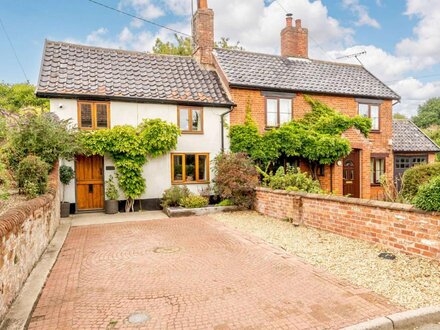 Cottage in Pulham St Mary, Norfolk