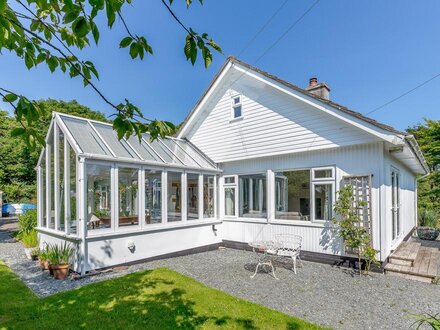 Bungalow in Polruan, South Cornwall