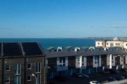 Enjoy the amazing views overlooking Newquay from this spacious duplex apartment, arranged over two f