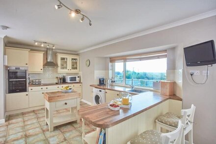 Seawynds is a lovely spacious property with panoramic coastal views set above the picturesque cove o