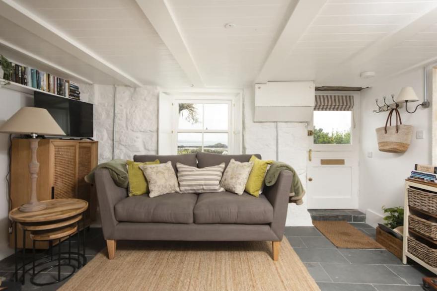 Mariners Cottage -  a cottage that sleeps 4 guests  in 2 bedrooms