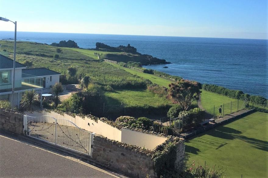 Gull Rock is a Frontline House above Porthmeor Beach,  with Amazing Sea Views