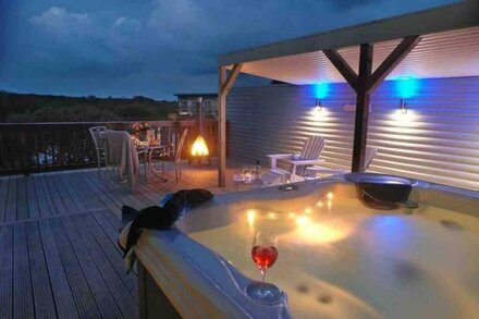 SandPipers Luxury lodge with 2 ensuites a private Hot Tub & Sauna & BBQ terrace