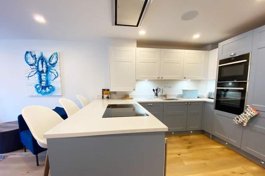 Watergate View 2 is a 2 bed brand new coastal apartment in Porth