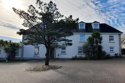 The Manor, Porthkidney Sands -  a house that sleeps 8 guests  in 3 bedrooms