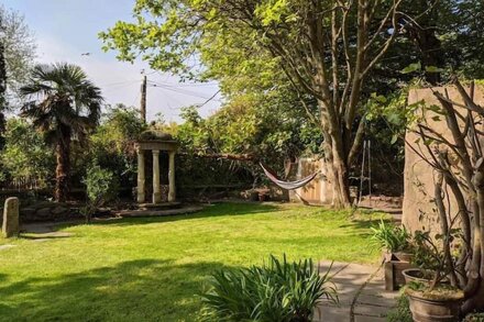 Cornish Miners Cottage w/ Tranquil Gardens, St Agnes