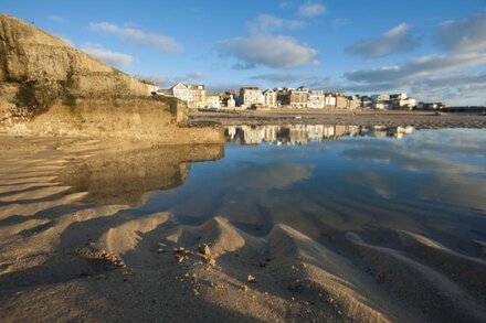 Mr Blue Sky -  a cottage that sleeps 6 guests  in 2 bedrooms