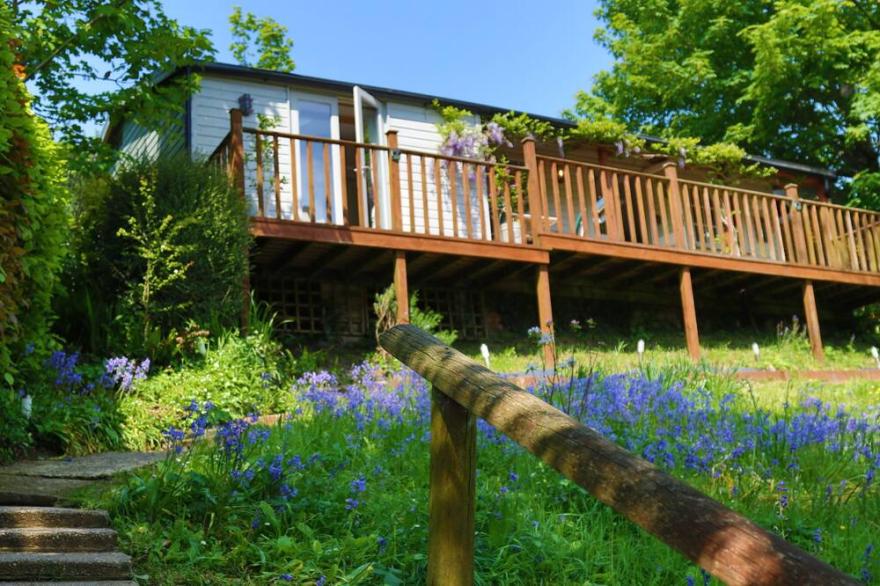 Treetops lodge, a peaceful rural retreat 1 mile from Bantham beach in S. Devon