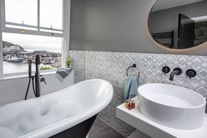 Leader, Maritime Suites -  a suite that sleeps 2 guests  in 1 bedroom