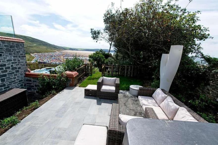 An outstanding 4 bedroom apartment overlooking Woolacombe beach with hot tub!