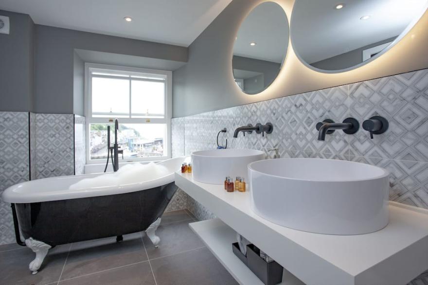 Vigilance, Maritime Suites -  a suite that sleeps 2 guests  in 1 bedroom