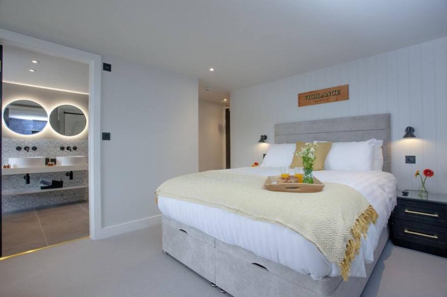 Vigilance, Maritime Suites -  a suite that sleeps 2 guests  in 1 bedroom