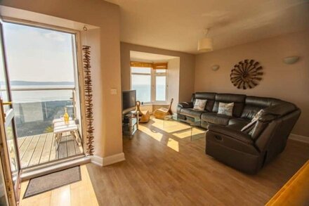 Fabulous 3 bed apartment with amazing seaviews and balcony