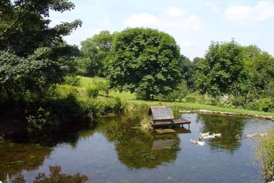 Spacious, Stylish, Well Equipped Holiday Cottage Near Devon coast - Sleeps 12