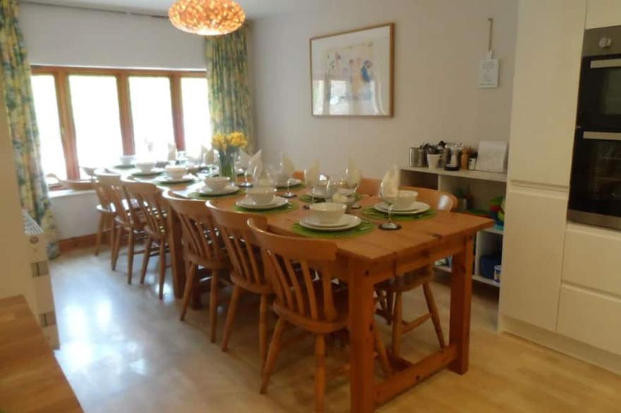 Spacious, Stylish, Well Equipped Holiday Cottage Near Devon coast - Sleeps 12