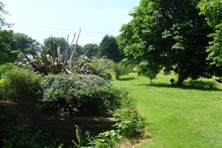 Spacious, Stylish, Well Equipped Holiday Cottage Near Devon coast - Sleeps 12