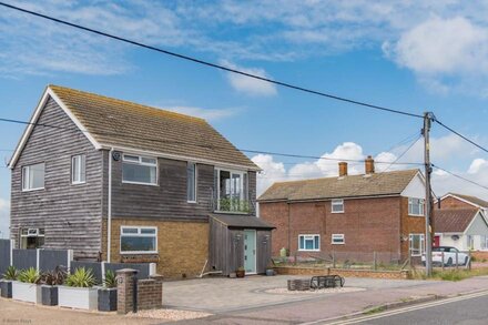 Beachside, nr Dungeness -  family seaside home sleeps 8 with sea views