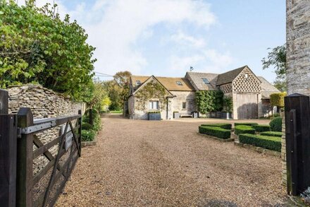 Romantic one bedroom self catering accommodation in the Cotswolds - The Hayloft