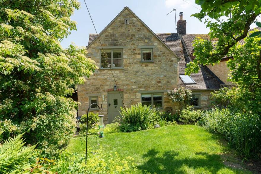 A Luxury Family Friendly Holiday Cottage In The Cotswolds - Spring Cottage