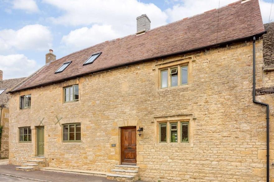 Four Bedroom Holiday Cottage In The Cotswolds - Millham Cottages