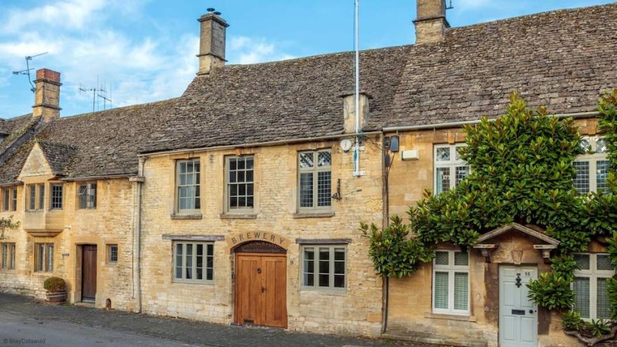 Large 4 Bedroom Luxury Holiday Home In The Cotswolds For 10 Guests - The Brewery