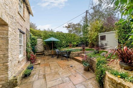 Charming Cotswold Cottage in Fulbrook - The Reading Room