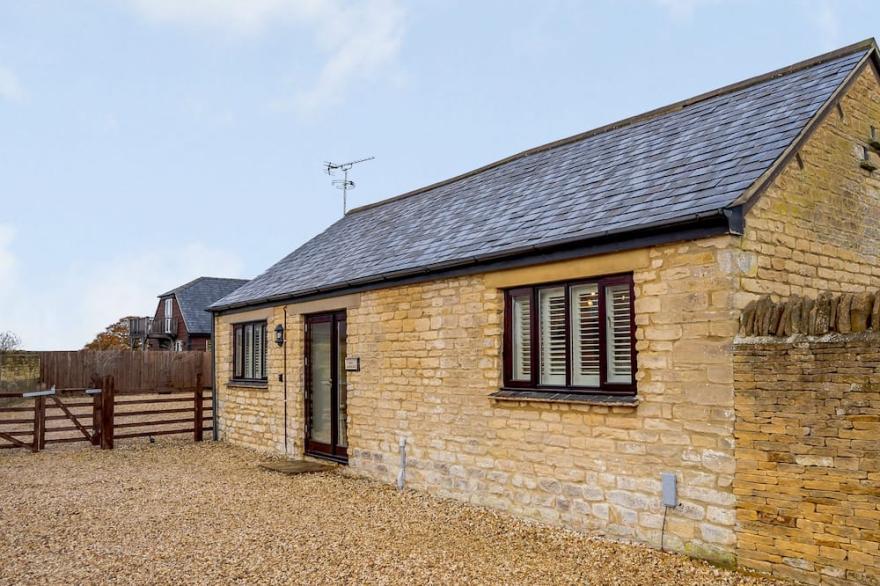 Cosy Dog Friendly Holiday Cottage For 2 Near Witney - Coursehill Barn Annexe