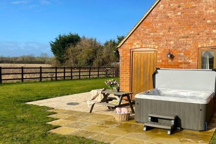 Cider House at Oosland Barns - sleeps 4 guests  in 2 bedrooms