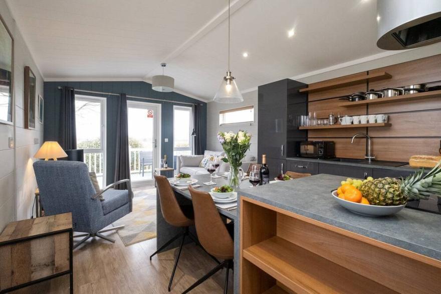 Savannah Lodge - sleeps 4 guests  in 2 bedrooms