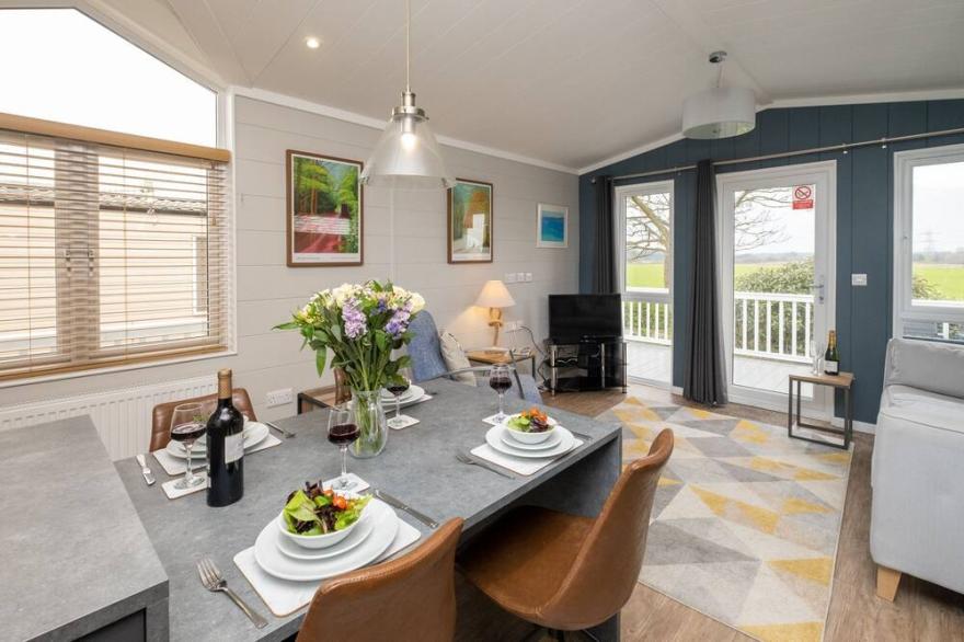 Savannah Lodge - sleeps 4 guests  in 2 bedrooms