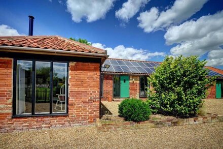 East Green Farm Cottages - The Old Stables - sleeps 6 guests  in 3 bedrooms