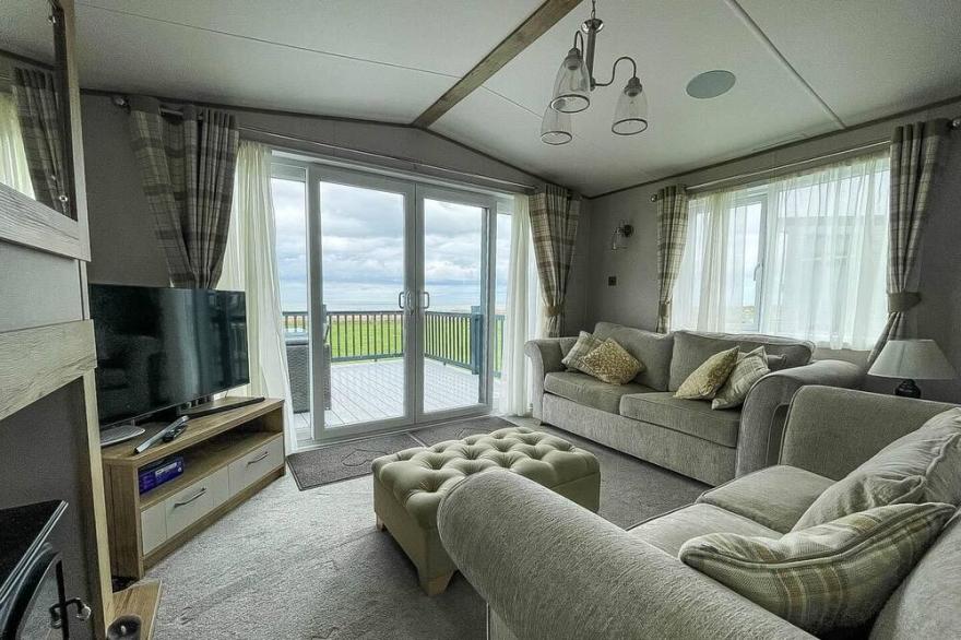 Luxury lodge with stunning full sea views in Suffolk ref 20234BS
