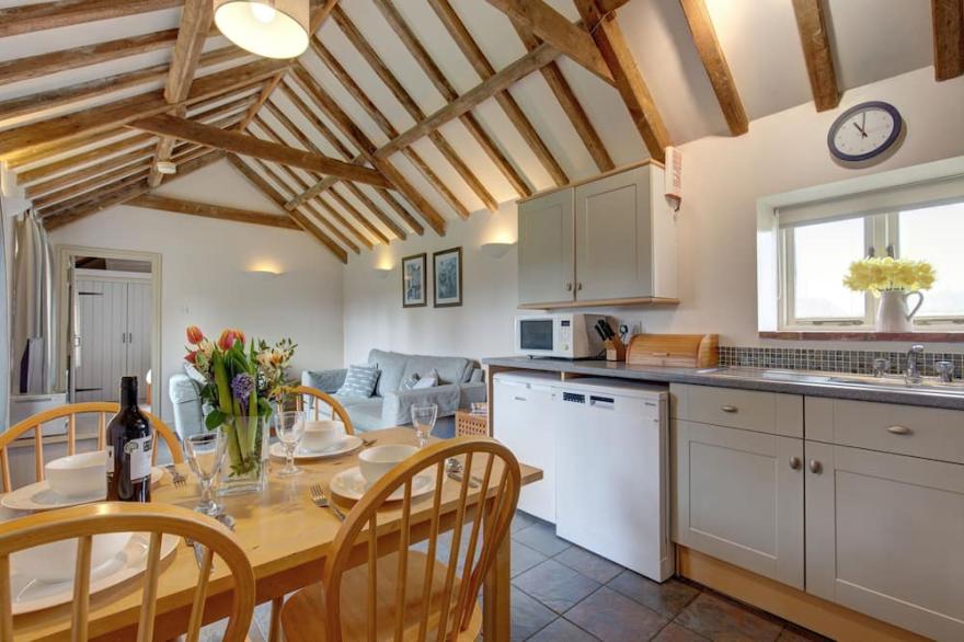 Bolt Hole - sleeps 4 guests  in 2 bedrooms