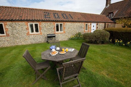 Bolt Hole - sleeps 4 guests  in 2 bedrooms