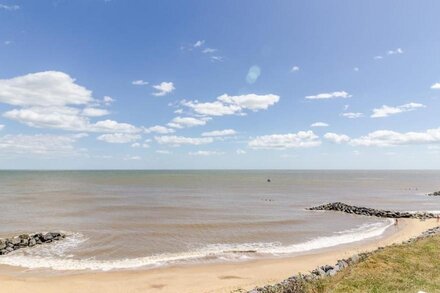 Luxury lodge with stunning sea views at Hopton Haven Park ref 80055S