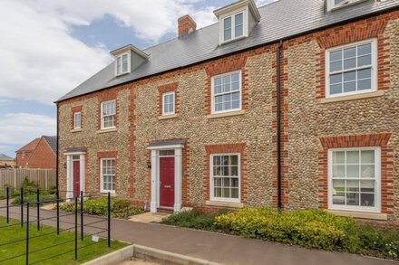 Wye Cottage is a superbly stylish mid-terrace hideaway