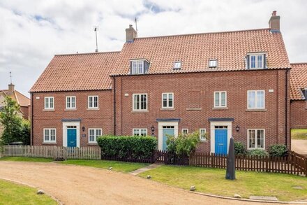 Roof Top View is a superb, modern three-storey house located in a tucked away and very peaceful loca