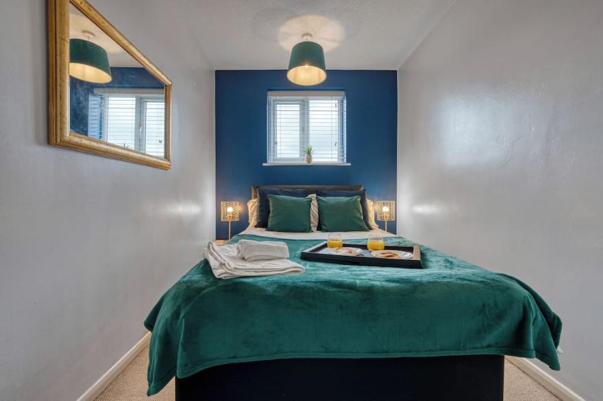CAPRI 13 SA -Close to Uni & M1* Free Wifi *Free Parking *Long Stay Welcome