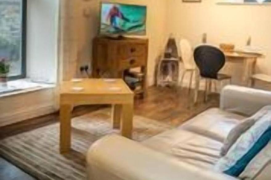 Templars Cottage - sleeps 2 guests  in 1 bedroom
