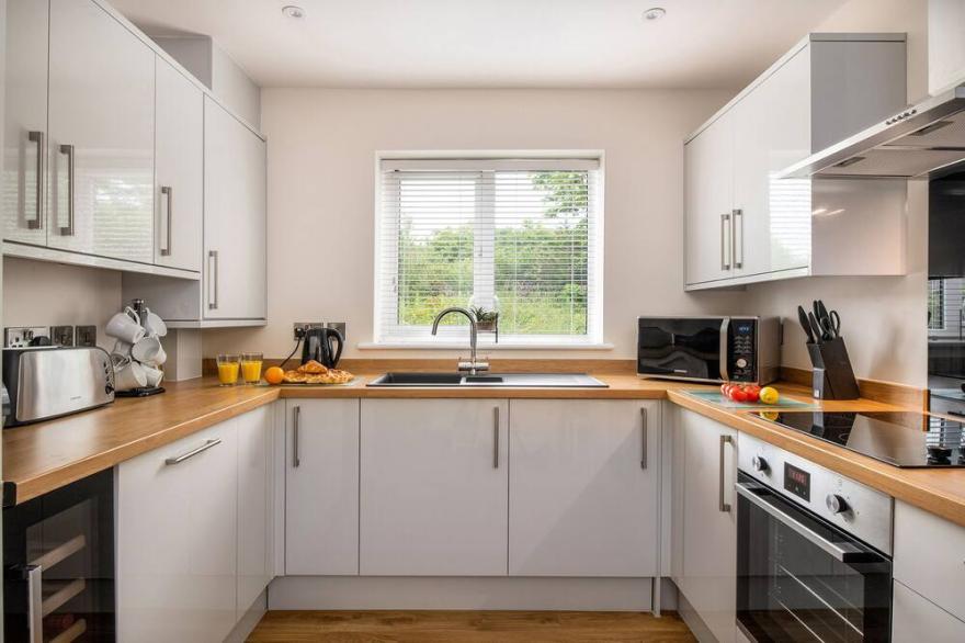 Trearddur bay - Ground floor new build apartment blue flag beach 3 mins
