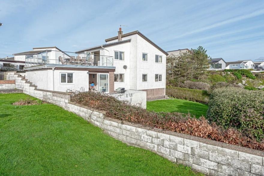 Carnedd - Trearddur Bay Home With A View, Beach & Snowdon Mountain Range