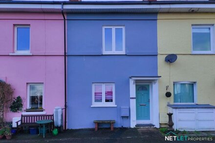 Dog friendly Cottage perched on the hillside overlooking Neyland’s marina in Pembrokeshire.