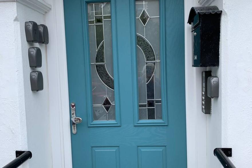 Second Floor recently renovated apartment on quiet street in central Llandudno