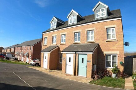 Cosy townhouse near Kidwelly (Free Wifi)