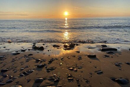 Trysor Holiday Cottage a stunning Coach house with sea views, near Penbryn beach