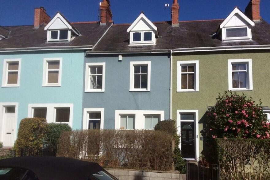 Lovely Victorian House close to the sea in North Wales