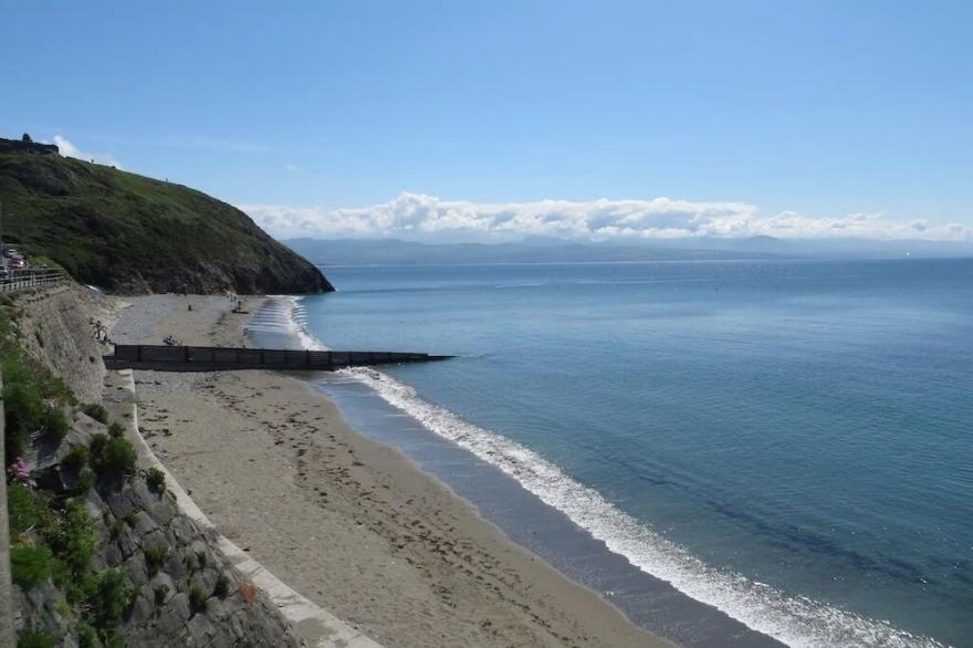 5* Stunning Victorian House, Sleeps 18, Located on the Seafront at Criccieth