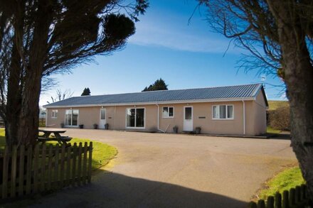 Contemporary 3 Bedroom Bungalow near Beach and Abersoch